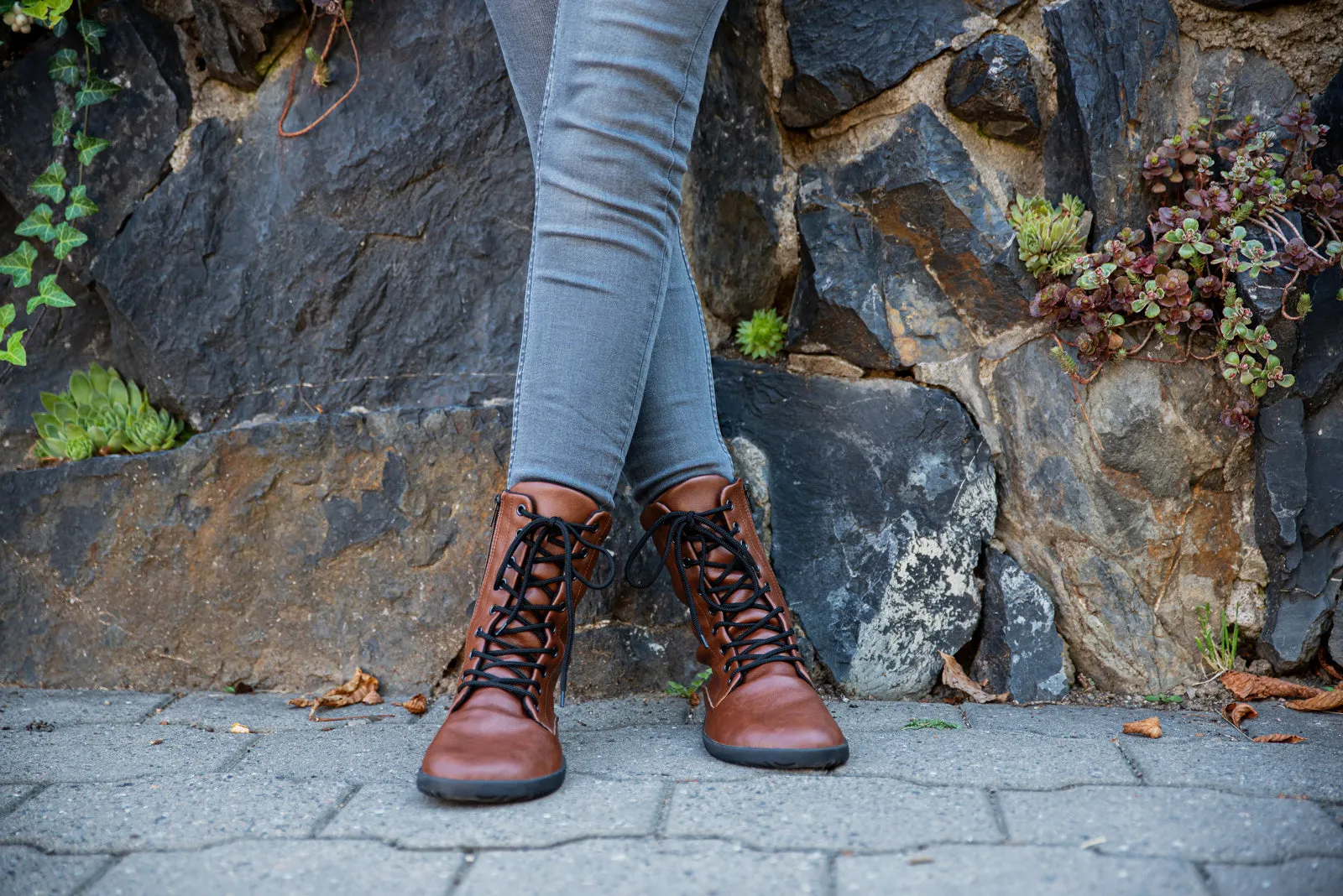 Jaya Barefoot Women’s Zip-up Boots – Brown