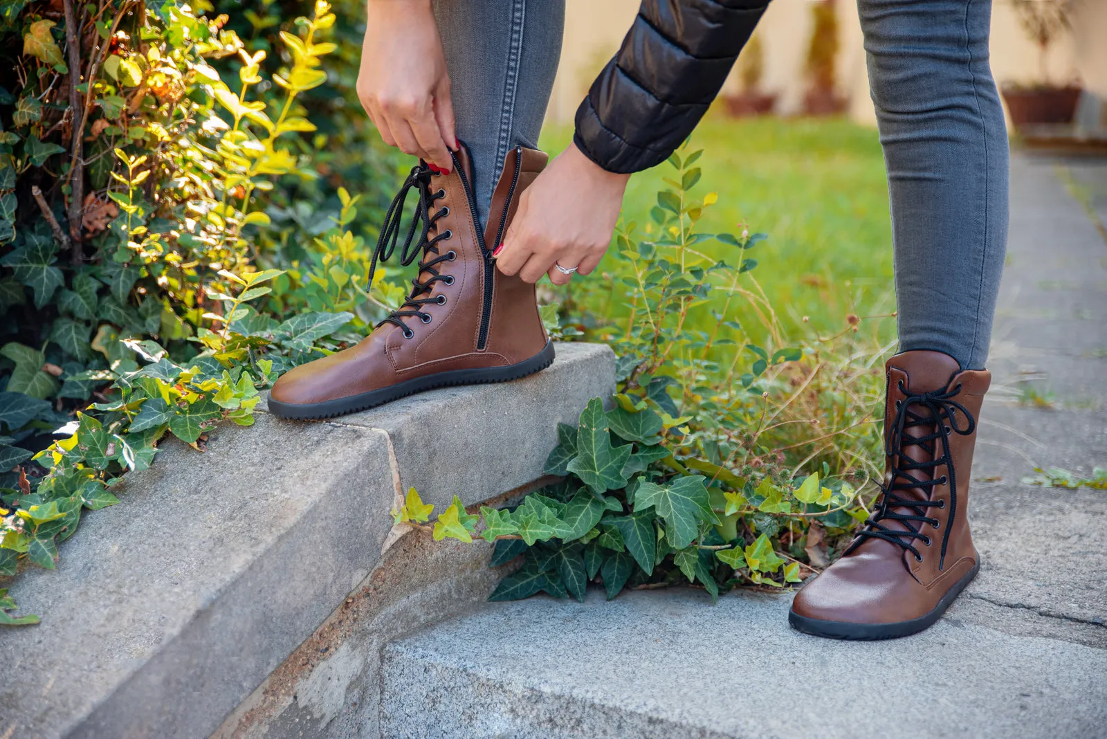 Jaya Barefoot Women’s Zip-up Boots – Brown